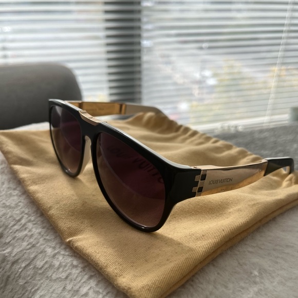 LOUIS VUITTON SUNGLASSES - Picture 2 of 10